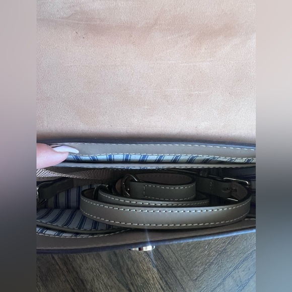 Dooney and Bourke crossbody - Picture 8 of 8